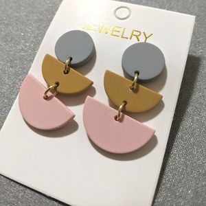 NWT🌼Geometric Half Moon Neutral Earrings